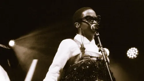 Lauryn Hill dévoile les dates de sa tournée pour les 25 ans de "The...