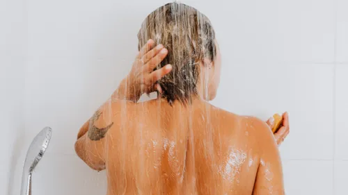 Moins se doucher pour moins importer du gaz russe ? Cette...