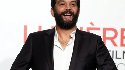 "Perso, moi je prends le chèque" : Ramzy Bédia réagit aux propos...