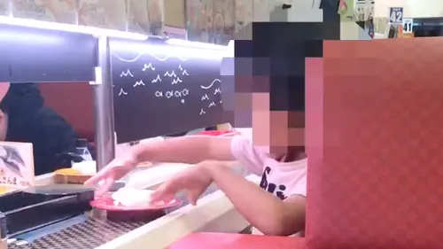 "Sushi-terro" : des Japonais se filment faire des farces peu...