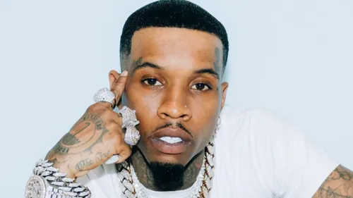 Justice : le rappeur Tory Lanez condamné à dix ans de prison pour...