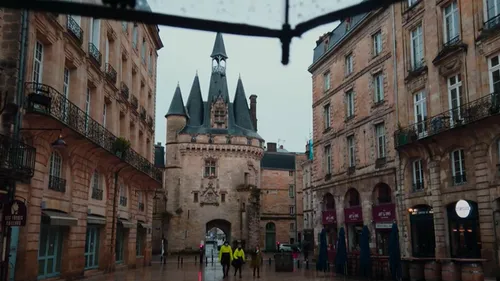 Vidéo | Cet homme marche durant des heures et des heures sous la...