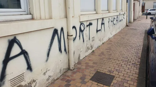 Des tags racistes à Bègles