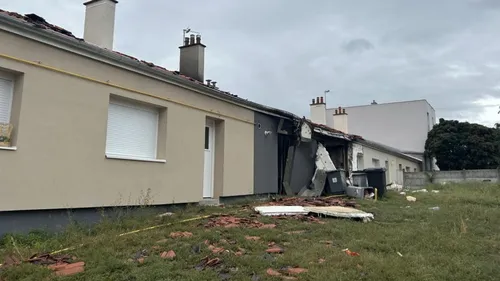 Apprenant son expulsion, il fait exploser sa maison. 