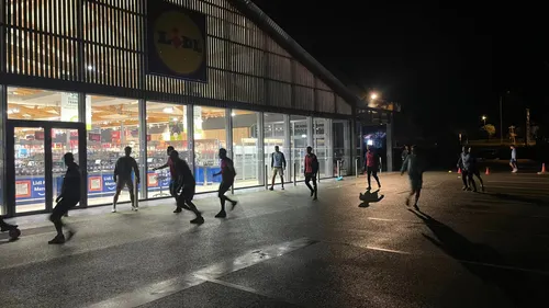 Vidéo | Insolite : en raison des intempéries, ce club de football...