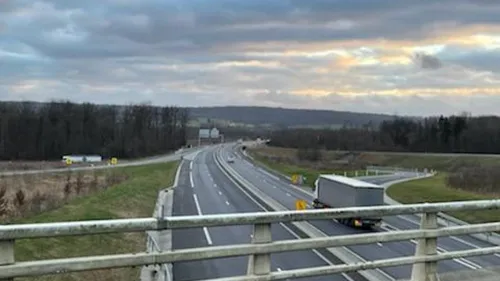 Ils provoquent des accidents en modifiant la signalisation sur...