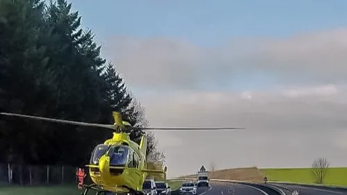 UN VÉHICULE PERCUTE UNE DÉPANNEUSE