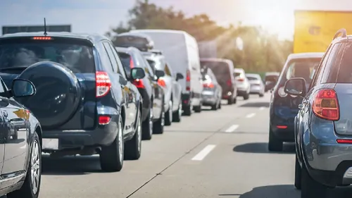 La vitesse abaissée de 20km/h sur autoroutes et chaussées séparées...