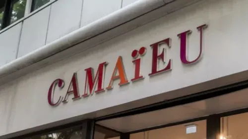 Camaïeu baisse le rideau