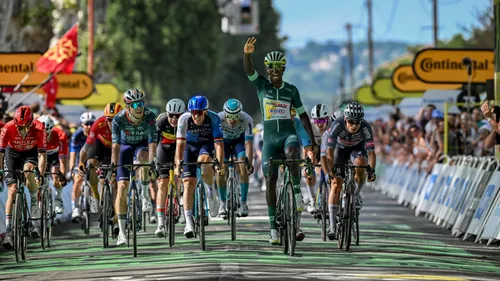 Tour de France : l'érythréen Biniam Girmay s'impose au sprint à...