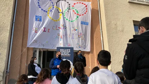 Une médaillée olympique en visite à l'école 