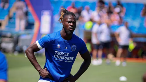 L'ESTAC démarre la saison par une défaite