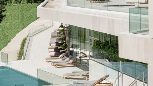 Le Royal Champagne recrute 