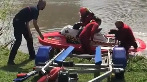 Les pompiers sauvent un chien tombé à l'eau