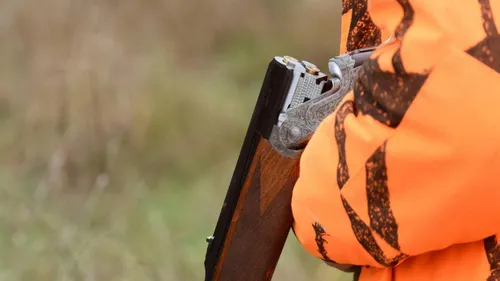 Un jeune chasseur se blesse avec son arme