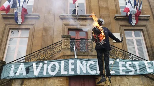 Plainte du préfét des Ardennes après une inscription outrageante