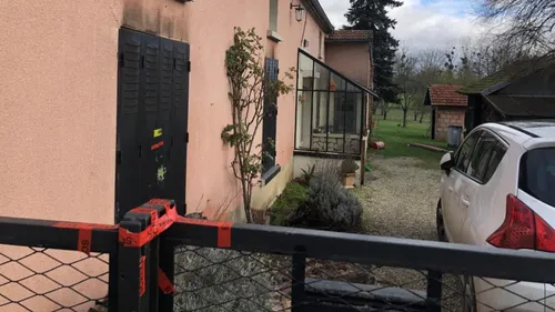 L'homme qui a frappé ses enfants avec une hache, mis en examen et...