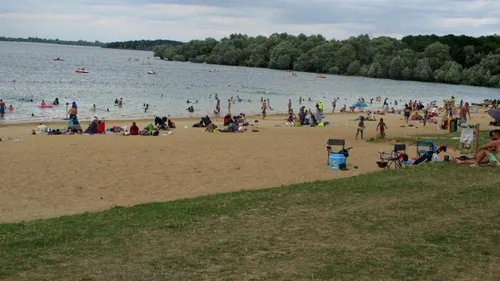 Les gendarmes et la nudiste