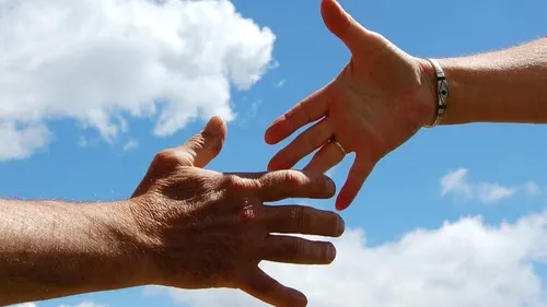 Solidarité : des véhicules départementaux remis à des associations