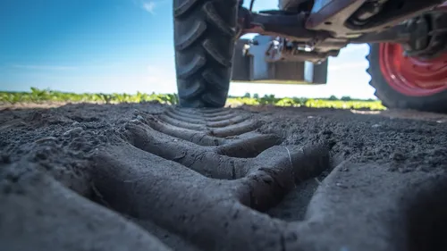 Agriculteurs en colère, les tracteurs en ville ce matin