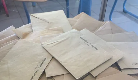 Elections législatives 2022 - participation en baisse par rapport...