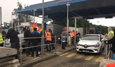 Opération "péage gratuit" des cheminots à Tarbes 
