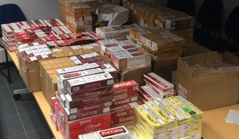 Les Douanes dispersent un convoi de 25 contrebandiers dans les...