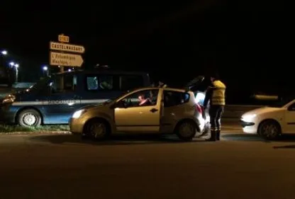 Les gendarmes au bord des routes