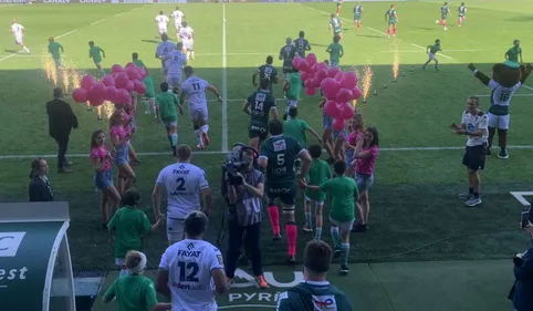 Pau s'incline au Hameau