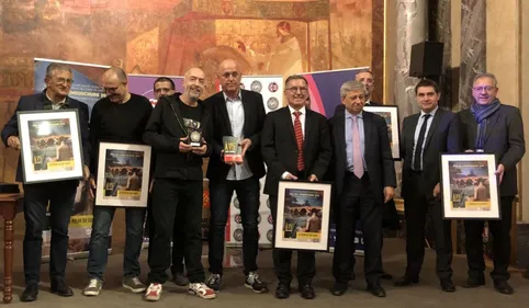 L'écrivain landais René Manzor reçoit le prix de l'Embouchure pour...