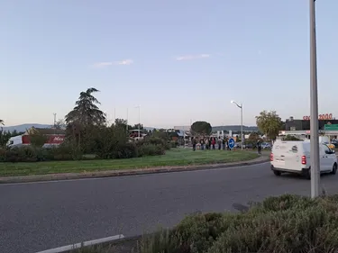 TARN: quelques manifestants au rond-point de la zone de Mélou à...