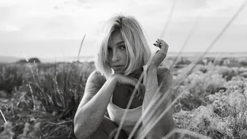 Douze Février : Julie Bourges, du drame à l'inspiration sur Instagram