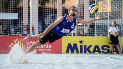 Montpellier : Du beach-volley sur le parvis de l'hôtel de Ville...