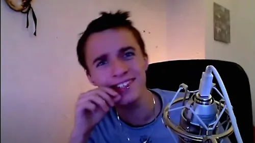 Squeezie se dévoile dans 'Merci Internet', le documentaire...