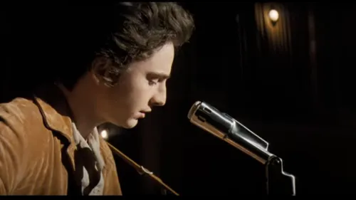 Cinéma : Timothée Chalamet dans la peau de Bob Dylan dans "Un...