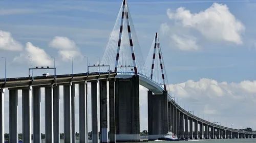 Pont de Saint-Nazaire : 20 ans de prison pour un père accusé...