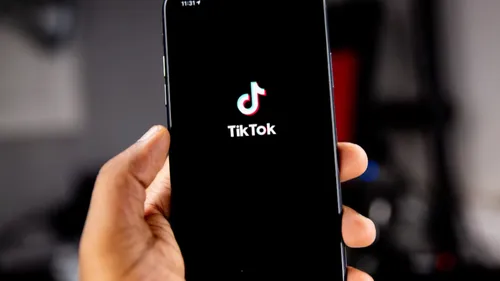 La commission d'enquête sur TikTok préconise "l'interdiction des...
