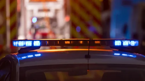 Abandonnée à la naissance : un bébé retrouvé vivant dans des...