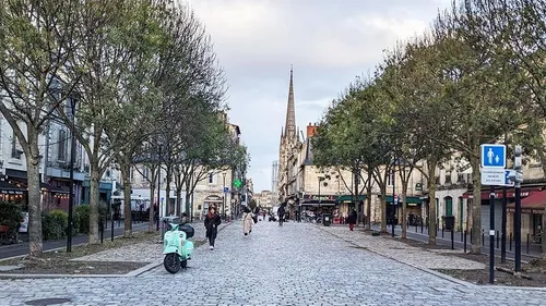 Bordeaux : la place des Capucins a fait sa mue