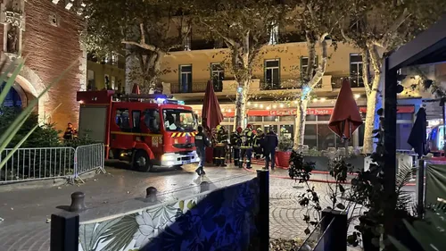 Perpignan : le Café de la Poste en feu, important dispositif des...