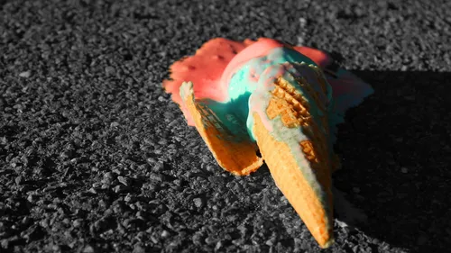 Il sera désormais interdit de consommer des glaces sur le bord de...