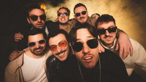 MASSBEAT: Qui est ce groupe, qui met le feu chaque été, aux scènes...