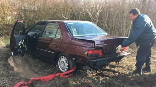 Un couple de retraités meurt noyé après une sortie de route