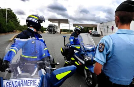 Course-poursuite sur l'autoroute