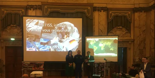 Allo la Lune ? Ici Troyes!