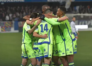 L'Estac s'offre le derby