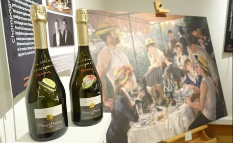 Champagne & tableaux by Renoir