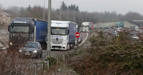 Le silence sur la route, ça se paye.