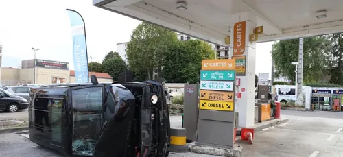 Choc d’une voiture contre station essence.