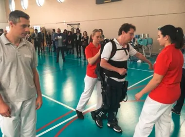 Remarcher grâce à un exosquelette à Troyes.